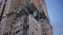 Дом, поврежденный ракетным ударом