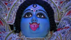 কালী পুজোর আগের রাতে মূর্তি ভাঙ্গা হয়