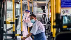 รถตรวจเชื้อไวรัสโคโรนาสายพันธุ์ใหม่เคลื่อนที่