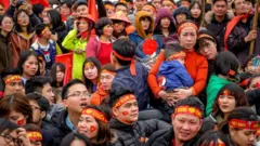 Người hâm mộ đón chào U23 Việt Nam tại Hà Nội năm 2018, ảnh tư liệu