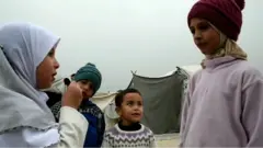 طفلة سورية ترصد معاناة النازحين