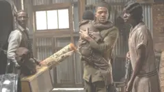 Dajour Ashwood, Steven Norfleet and Alexis Louder em cena da série “Watchmen”, da HBO