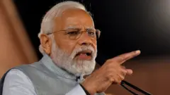 नरेंद्र मोदी