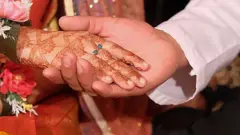 বয়সে বড় মেয়েদের বিয়েতে অনেক ছেলের কোন আপত্তি থাকে না