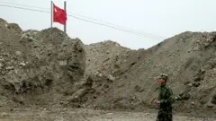 भारत और चीनी सैनिक