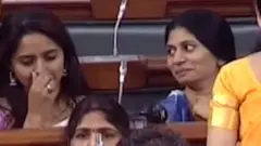 लोकसभेत भारती पवार भाषण करत असताना रक्षा खडसे आणि प्रीतम मुंडे यांना हसू आवरत नव्हतं.