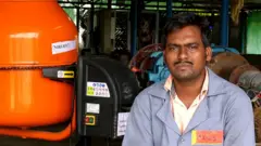 பிளாஸ்டிக் கழிவில் இருந்து திட எரிபொருள் - அசத்தும் தமிழக இளைஞர்