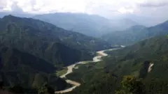 তিস্তা নদীর পানি বন্টন নিয়ে অমীমাংসিত ইস্যু রয়েছে বাংলাদেশ ও ভারতের মধ্যে।