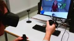 يعرفنا أنيس القديحي على طريقة استخدام تقنية الواقع الافتراضي في أيسلندا لتدريب المعلمين أثناء التعليم عن بعد ليكون التعليم أكثر فعالية.