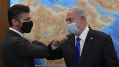 نتنياهو والسفير الإماراتي