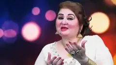 د پښتو ژبې نامتو سندرغاړې ماه جبین قزلباش نن چارشنبه د پېښور په لیډي ریډنګ روغتون کې د زړه له ناروغۍ مړه شوه.