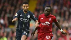 L'Algérien Riyad Mahrez (à gauche) et le Sénégalais Sadio Mané