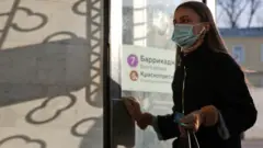 Девушка в Маске