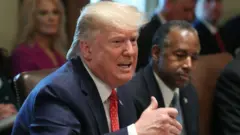 Ông Trump cáo buộc nhân chứng nói dối, bảo vệ việc sử dụng luật sư riêng Giuliani