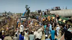 पाकिस्तानमा रेल दुर्घटना बारम्बार हुने गरेको पाइन्छ