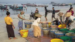 ရခိုင်ပြည်နယ်ငါးဖမ်းသင်္ဘော