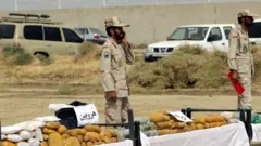 يهرب معظم المخدرات في إيران من أفغانستان