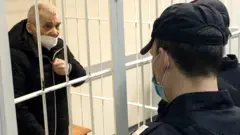 Юрий Дмитриев в зале суда