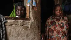 Personas en Nigeria.