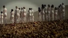 Голі на Мертвому