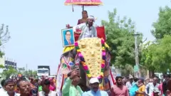 யானை மீது ஊர்வலம் வந்து திருமணம்‌ செய்த பெண்