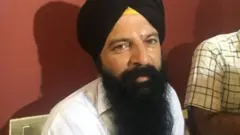 ਪਾਕਿਸਤਾਨ ਵਿੱਚ ਕੀ ਚੱਲ ਰਿਹਾ ਹੈ, ਇਸ ਬਾਰੇ ਇਸਲਾਮਾਬਾਦ ਤੋਂ ਬੀਬੀਸੀ ਪੱਤਰਕਾਰ ਸ਼ੁਮਾਇਲਾ ਜਾਫ਼ਰੀ ਨੇ ਜਾਣਕਾਰੀ ਇਕੱਠੀ ਕੀਤੀ ਹੈ