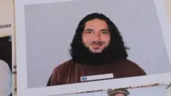 اسدالله ګل هارون د بې ګناهۍ په هکله ۹۰۰ لیکونه لیکلي وو.
