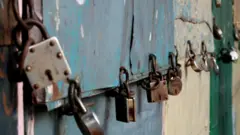 লকডাউনে ভারতে রাতারাতি বন্ধ হয়ে যায় সব দোকানপাট ও কলকারখানা