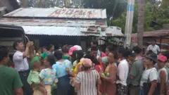 စျေးသွားရမှာကြောက်နေတယ်