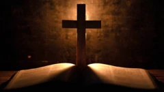 መስቀል እና መጽሃፍ ቅዱስ