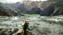 মিয়ানমারের জেড খনি ধসে মারা যায়