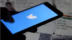 شعار تويتر على هاتف محمول