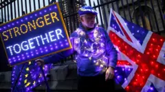 "Вместе мы сильнее". Безграничную любовь удержать не удалось, и теперь у ЕС с Британией брак по расчету