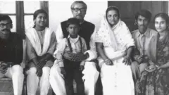 ১৯৭৫ সালের ১৫ই আগস্ট শেখ মুজিবুর রহমানসহ তার পরিবারের ১৮ জন সদস্যকে হত্যা করা হয়।