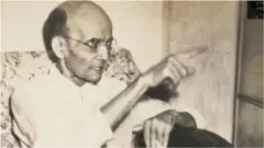 गाईमध्ये देव नसून तो एक पशू आहे, असं सावरकर म्हणायचे.