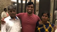 अविनाश अपने परिवार के साथ