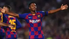 Ansu Fati yishimira igitsindo ca mbere yinjije igihe yatanguzwa mu kibuga mu murwi wa Barcelona