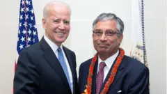 ஜோ பைடனுடன் சேகர் நரசிம்மன்