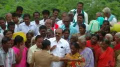 கிராம மக்களின் போராட்டம்