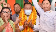 मणिपुर में जीत के बाद जश्न मनाते बीजेपी नेता