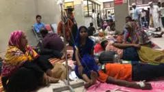 রোগীতে সয়লাব হাসপাতাল