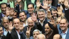 مجلس ایران ۲۹۰ کرسی دارد که اغلب آنها اکنون در اختیار سیاستمداران تندرو است