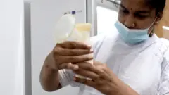आमाको दूध सङ्कलन गर्न ‘मिल्क ब्याङ्क’