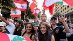 متظاهرات في لبنان
