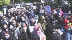 تجمع در مقابل شهرداری تبریز