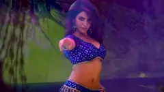 مردوں کی گھورتی نگاہوں کو جھکانے کا دعوی کرنے والا گیت تنقید کی زد میں ہے