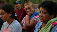 Familiares de mineros