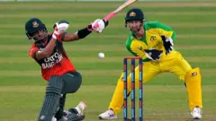 মিরপুরে বাংলাদেশ ও অস্ট্রেলিয়ার ক্রিকেট সিরিজের ছবি