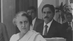 ઇંદિરા ગાંધી સાથે આરકે ધવન