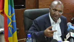 Obbo Barakat Simon ibsa miidiyaaleef kennaa wayita jiran